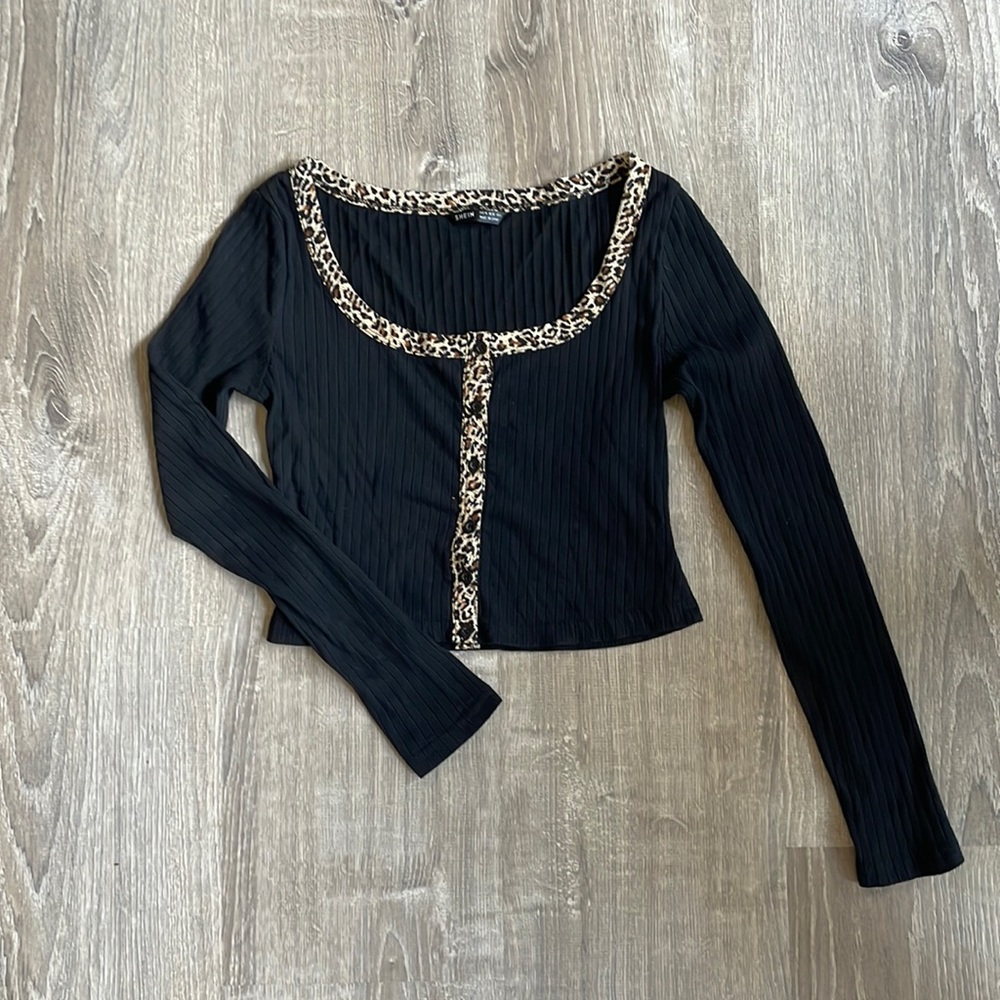 Black, Leopard, button down, crop, long sleeve size M